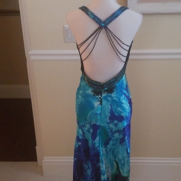 Cache dress - Picture 2 of 8